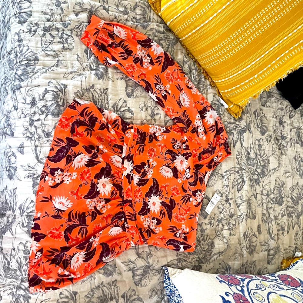Beautiful one shoulder Ann Taylor floral blouse - New!